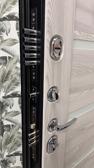 Входная дверь  